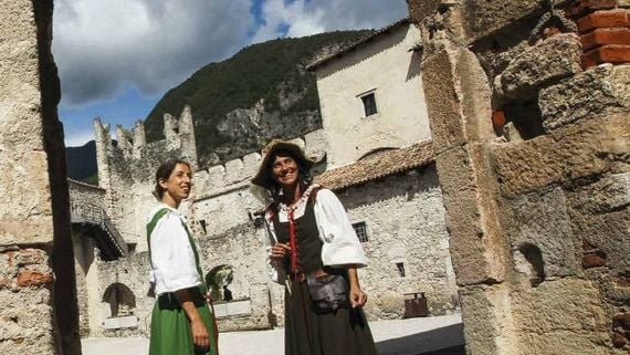 Invitation to the Court