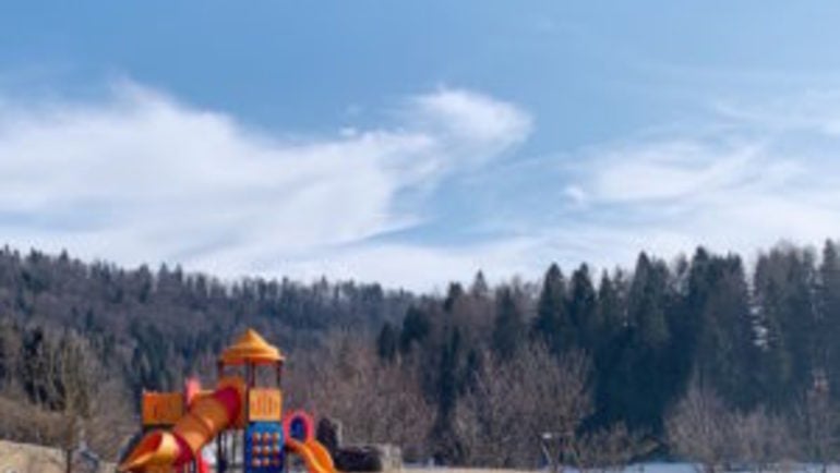 ON THE SNOW IN LAVARONE: SKIING WITH CHILDREN IN ALPE CIMBRA BY PLAYGROUND AROUND THE CORNER