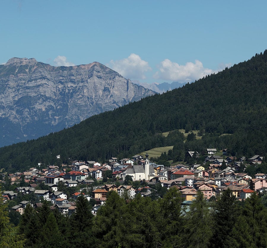 Want to experience Alpe Cimbra? Paws up!