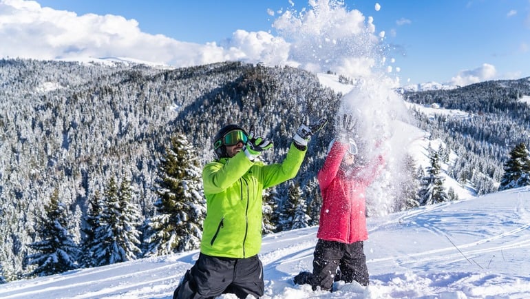 Scopri l'Alpe Cimbra: il posto perfetto per una vacanza invernale in famiglia!