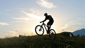 Pedali roventi alla "100 km dei Forti": l’Alpe Cimbra forte e sportiva