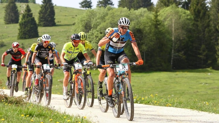 Pedali roventi alla "100 km dei Forti": l’Alpe Cimbra forte e sportiva