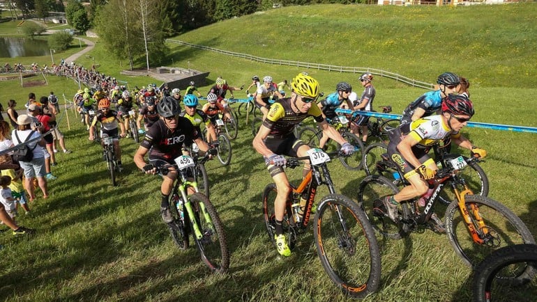 Pedali roventi alla "100 km dei Forti": l’Alpe Cimbra forte e sportiva