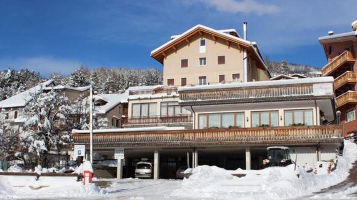 HOTEL FOUR SEASONS***