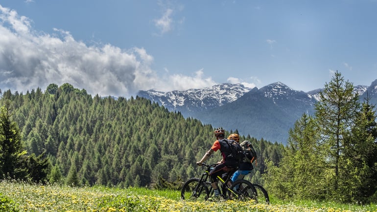 ALPE CIMBRA BIKE SEASON 2025: VACANZE IN BICICLETTA IN TRENTINO TRA NATURA, ADRENALINA E PANORAMI MOZZAFIATO