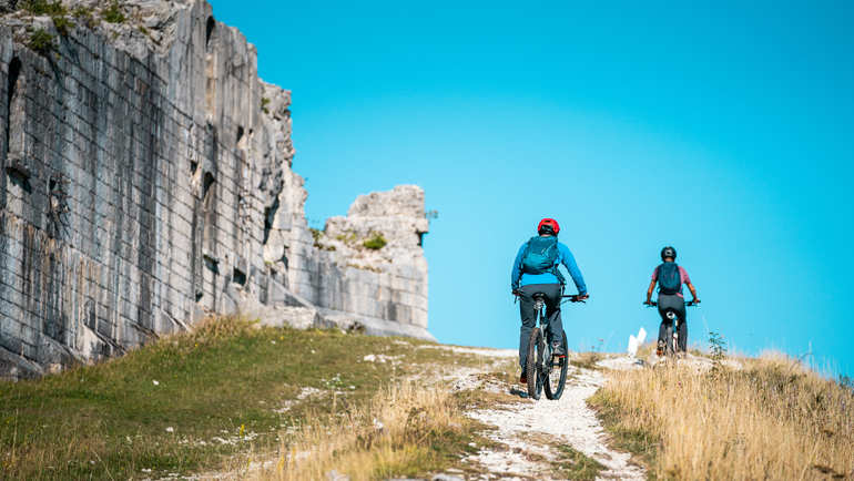 ALPE CIMBRA BIKE SEASON 2025: VACANZE IN BICICLETTA IN TRENTINO TRA NATURA, ADRENALINA E PANORAMI MOZZAFIATO