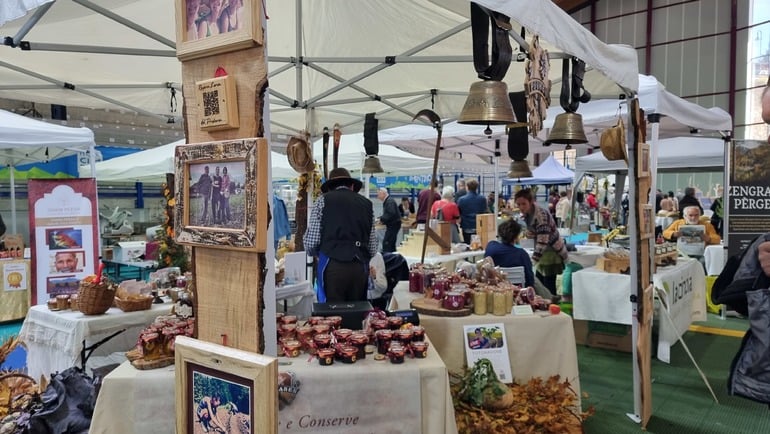 La Dispensa dell’Alpe – 31 ottobre, 1 e 2 novembre 2025 al via la mostra mercato dei prodotti a km zero e dell’artigianato del Trentino