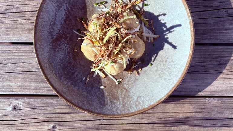 Cycling among the colors of autumn and the authentic flavors of the mountains