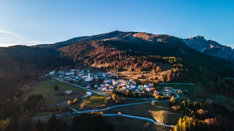 Mit dem Fahrrad durch die Farben des Herbstes und die authentischen Geschmäcker der Berge